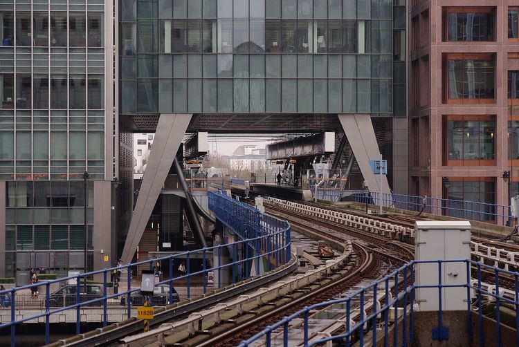 Canary Wharf DLR station FileCanary Wharf DLR station MMB 08jpg Wikimedia Commons