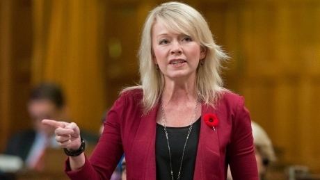 Candice Bergen (politician) Manitoba39s Candice Bergen joins Conservative interim
