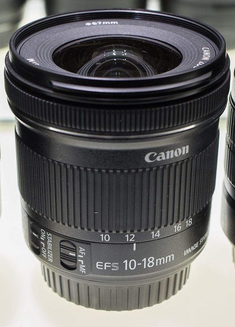 Canon EF-S 10–18mm lens