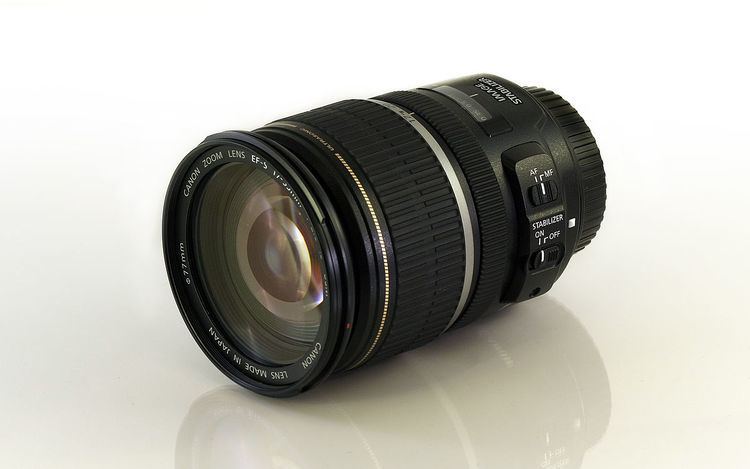 Canon EF-S 17–55mm lens