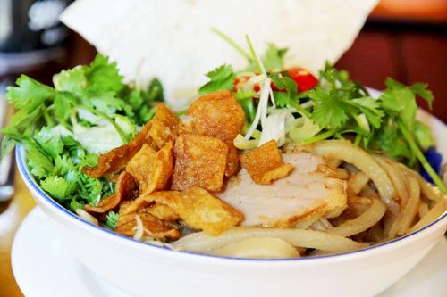 Cao lầu Cao Lau vietnamese food