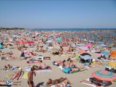 A big crowd swimming and sunbathing at Cap d'Agde