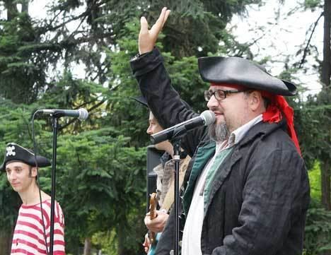 Captain Bogg and Salty Summer readers boogie to beat of Bogg39s band East PDX News