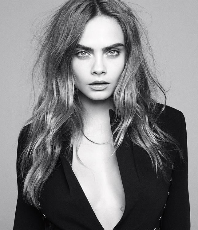 Cara Delevingne All Eyes and iPhones on Cara Delevingne WSJ