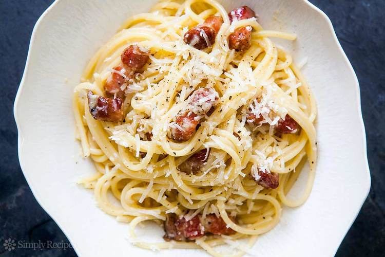 Carbonara Spaghetti Pasta Carbonara Recipe SimplyRecipescom