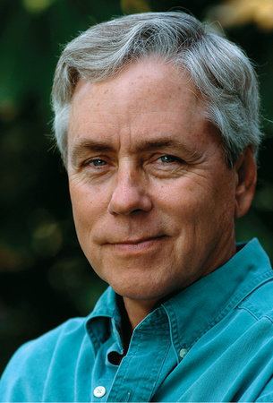 Carl Hiaasen imagespenguinrandomhousecomauthor12881