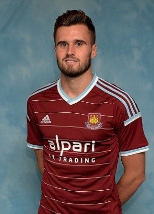 Carl Jenkinson West Ham sign Arsenal defender Carl Jenkinson on season