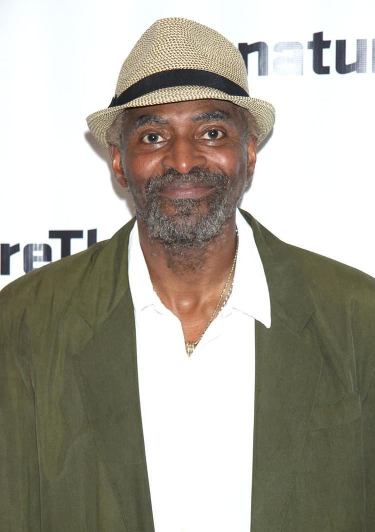Carl Lumbly Alias star Carl Lumbly cast in CBS series Zoo