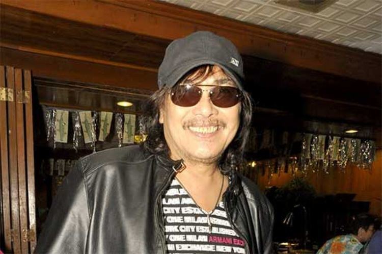 Carlo J. Caparas dc534746bedee5e46525ddac13eb6aefXLjpg