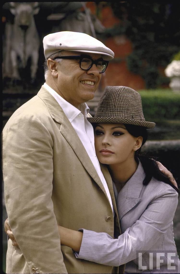 Carlo Ponti Inside Sophia Loren39s Roman Villa 1964 Messy Nessy Chic