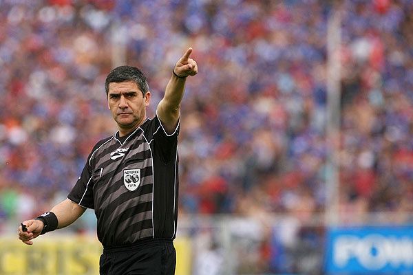 Carlos Chandía Carlos Chanda est entre los 30 mejores rbitros de la dcada