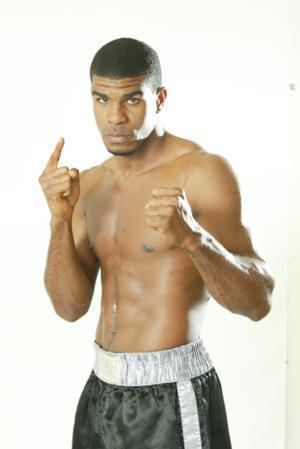 Carlos de León SecondsOut Boxing News USA Boxing News Carlos De Leon Jr Ready