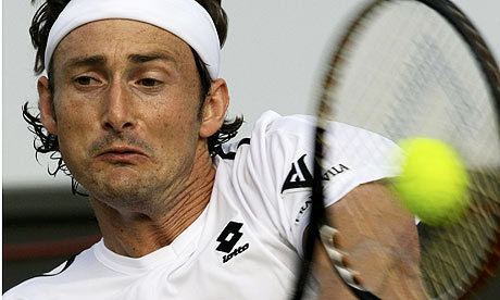 Carlos Ferrero Juan Carlos Ferrero beat Gilles Simon 76 63 62 in the