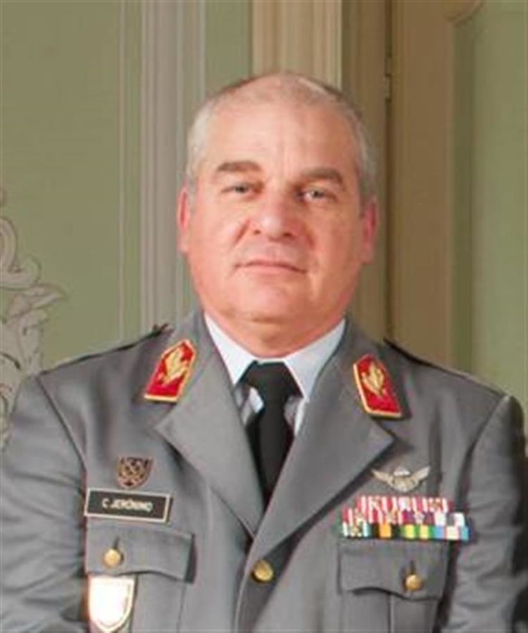 Carlos Jerónimo Chefe do exrcito general Carlos Jernimo pede demisso