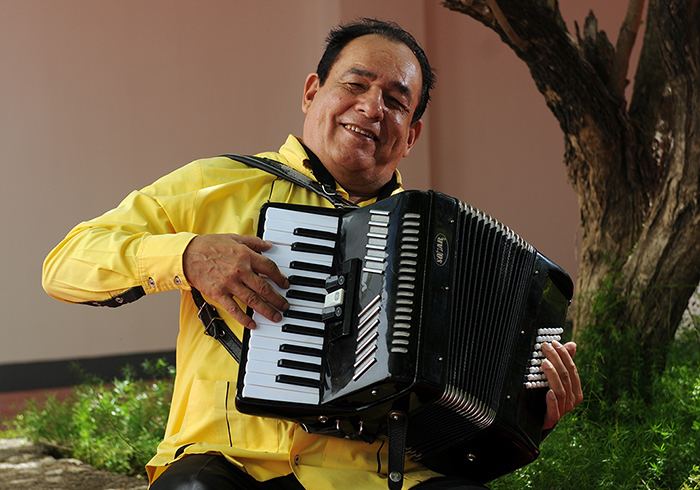 Carlos Mejía Godoy Carlos Meja Godoy ser premiado en los Grammy latinos