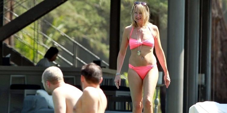 Carol McGiffin Carol McGiffin Shows Off Her Beach Body In Pink Bikini On