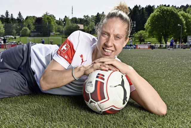 Caroline Abbé Football Caroline Abb et la Suisse lancent l39opration Canada