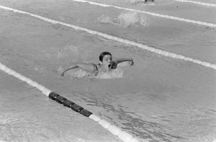 Carolyn Wood (swimmer)