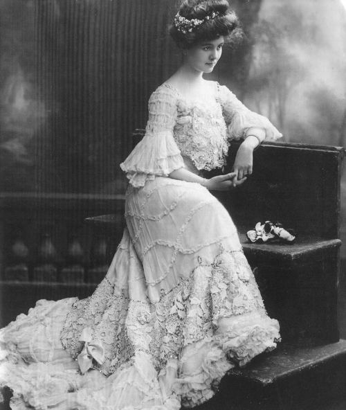 Carroll McComas Carroll McComas 1905 Actress Carroll McComas poses for the camera