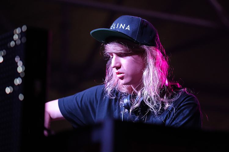 Cashmere Cat Cashmere Cat and DJ Mustard Join Forces on an 39Ice Rink