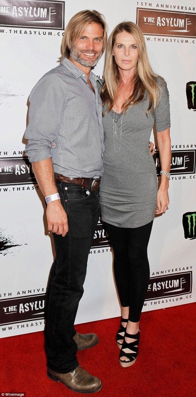 Casper Van Dien Casper Van Dien files for divorce from his wife Catherine Oxenburg