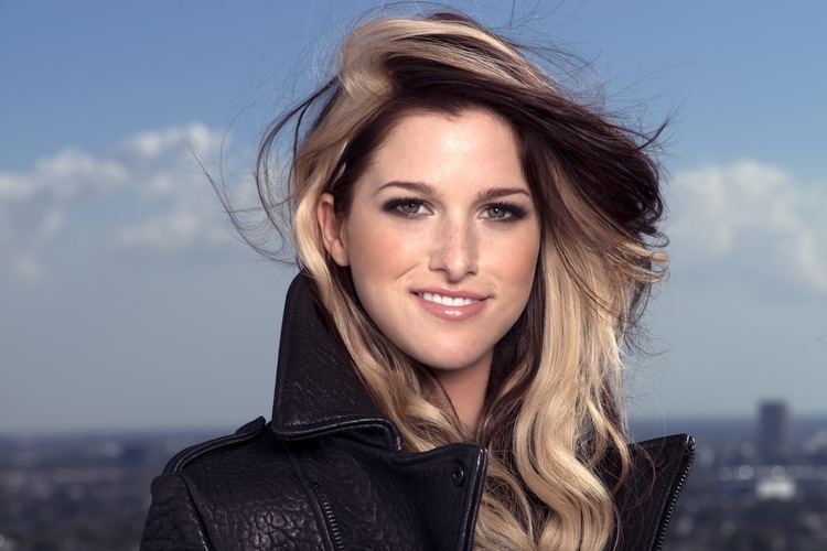 Cassadee Pope Cassadee Pope and Dolly Parton to perform on quotThe Voice
