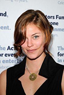 Cassidy Freeman iamediaimdbcomimagesMMV5BMjE0NDQ3NzI2N15BMl5