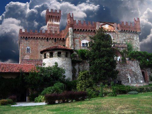Castellar, Piedmont httpsmw2googlecommwpanoramiophotosmedium