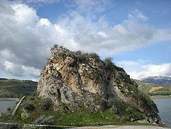 Castello della Pietra d'Amico httpsuploadwikimediaorgwikipediacommonsthu