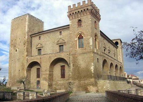 Castello ducale di Crecchio Castello Ducale di Crecchio