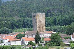 Castle of Lapela httpsuploadwikimediaorgwikipediacommonsthu