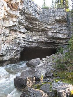Castleguard Cave httpsuploadwikimediaorgwikipediacommonsthu