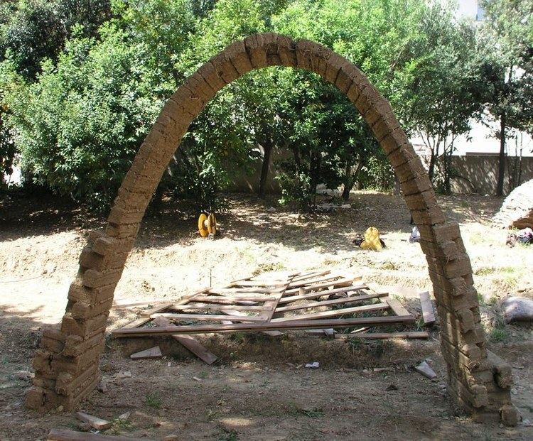Catenary arch