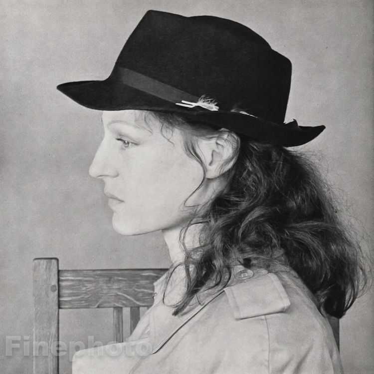 Caterine Milinaire 1976 CATERINE MILINAIRE Photographer Author Fedora Hat Photo ROBERT