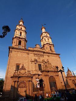 Cathedral Basilica of Our Lady of the Light, León httpsuploadwikimediaorgwikipediacommonsthu