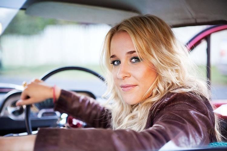 Catherine Britt Country Star Catherine Britt Releases New Track And Video