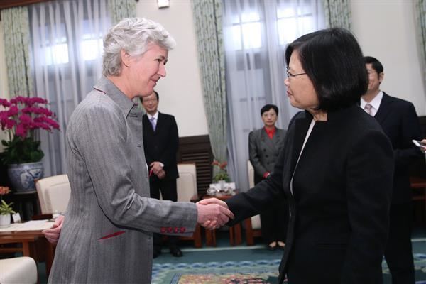 Catherine Nettleton President Tsai meets Representative Catherine Nettleton of British