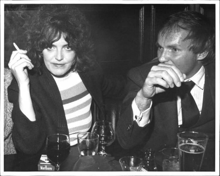 Cathy Smith with her lawyer in March 1982 after Belushi’s death in the Chateau Marmont
