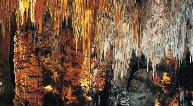 Cave of Valporquero wwwspainisculturecomexportsitesculturamultim