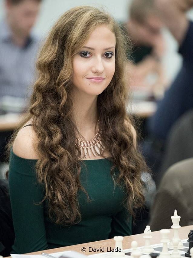 Cécile Haussernot Cecile Haussernot Only chess checs scacchi