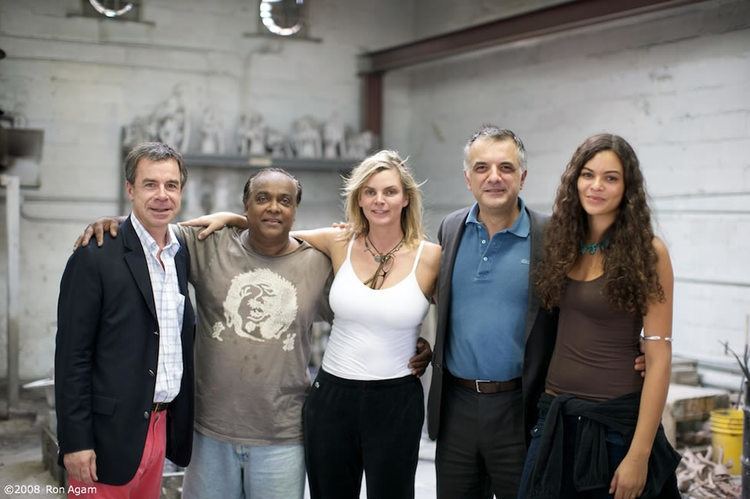 Cécilia Rodhe smiling, at the center, wearing a white sleeveless top while three men beside her and Yelena Noah at the right side