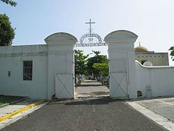 Cementerio Católico San Vicente de Paul httpsuploadwikimediaorgwikipediacommonsthu