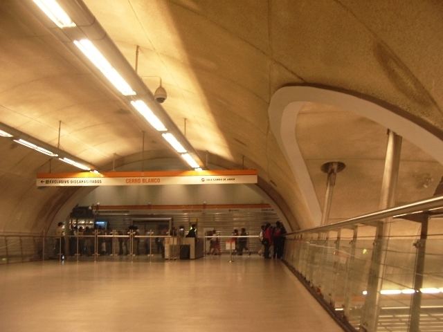 Cerro Blanco metro station