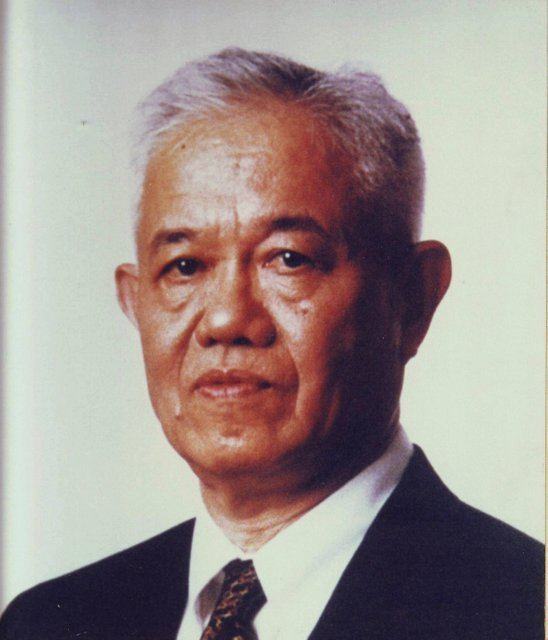Cesar Virata CESAR EA VIRATA Philippines Japan Society Medal of