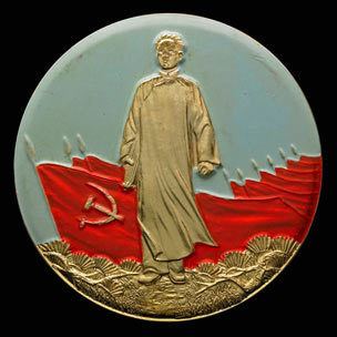 Chairman Mao badge British Museum Chairman Mao badges symbols and Slogans of the