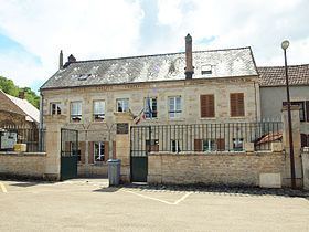 Chamoux, Yonne httpsuploadwikimediaorgwikipediacommonsthu