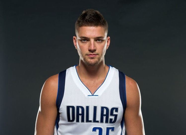 Chandler Parsons chandlerparsonsnbadallasmavericksmediaday2850x560jpg