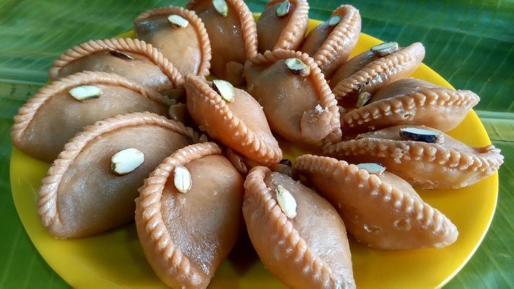 Chandrakala (dessert) httpsuploadwikimediaorgwikipediacommonsthu