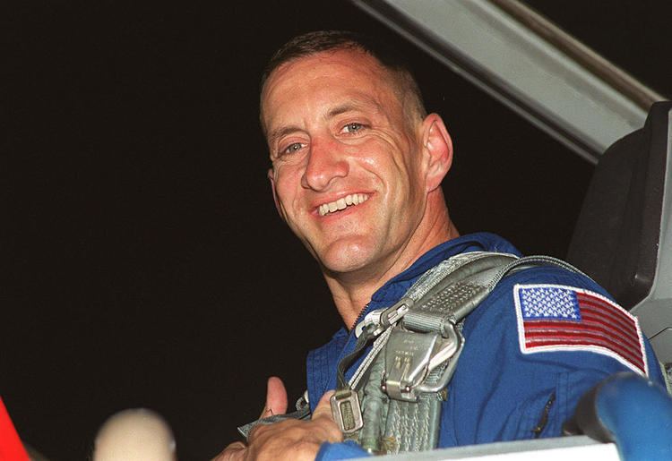 Charles O. Hobaugh STS104 KSC01PP1256 STS104 Pilot Hobaugh arrives at