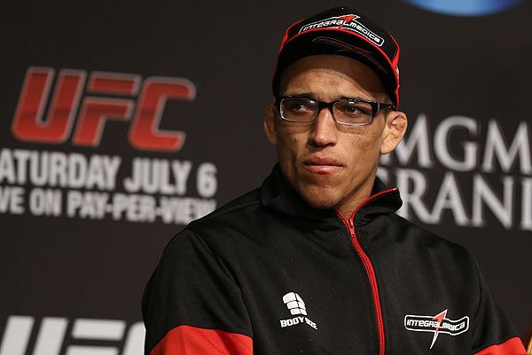 Charles Oliveira Charles quotdo Bronxquot Oliveira MMA Stats Pictures News